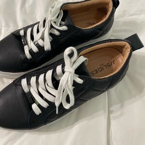 J/ SLIDES Women’s size 8 Noreen Quilted Stitch Leather Platform Sneaker